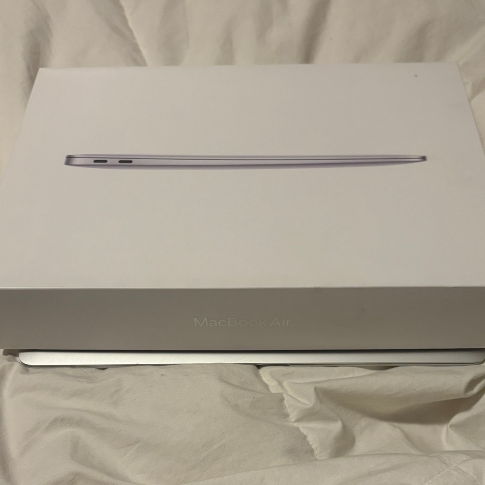 2021 Apple MacBook Air - VERY GOOD CONDITION